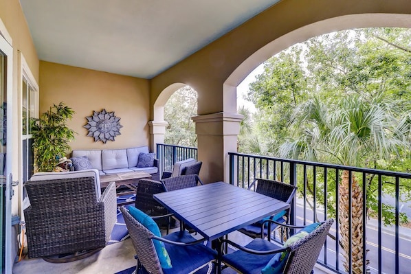 House, 2 Bedrooms | Balcony