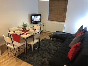 Living area | LCD TV - Kingsholme (Bournemouth)