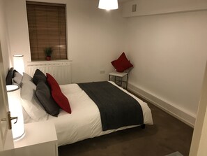 1 chambre, literie de qualité supérieure, bureau