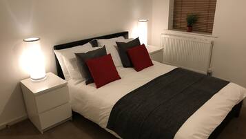 1 kamar tidur, seprai premium, meja kerja, dan setrika/meja setrika