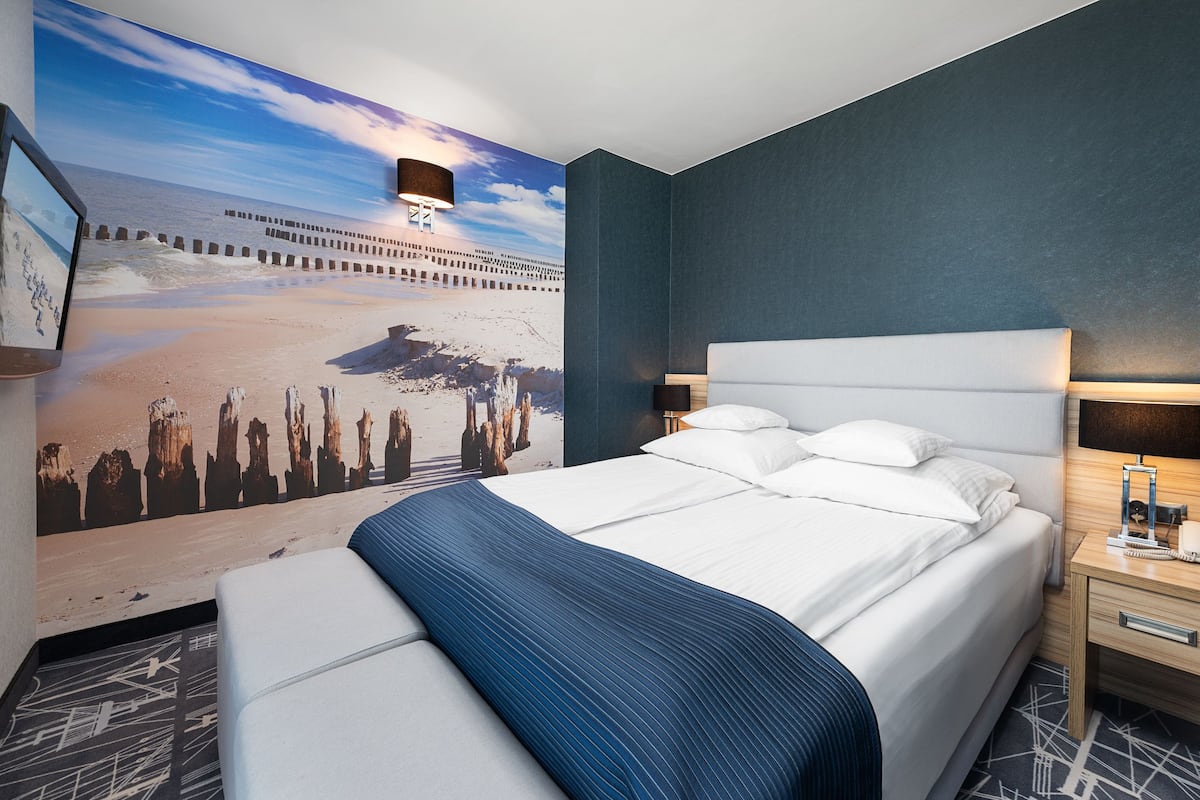 apartment, sea view | premium bedding, minibar, in-room safe, desk