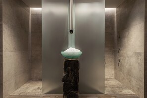 Een sauna, een bubbelbad, lichaamsbehandelingen, body wraps, body scrubs