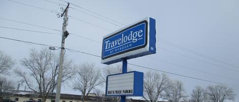 A Travelodge sign with a 'Boat & Truck Parking' sign below it.