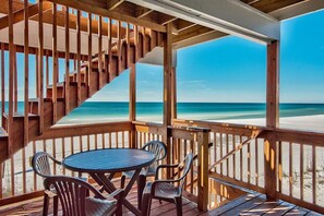A wooden deck with a spiral staircase leading to a balcony overlooking a beach. - 20 Sanddollar 3 Bedroom Holiday Home by Five Star Properties (Miramar Beach)