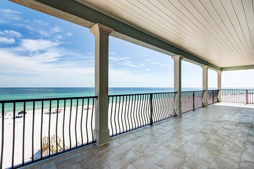 5 O'Clock Somewhere 8 Bedroom Holiday Home by Five Star Properties