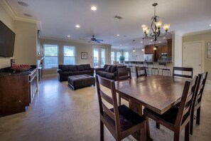 Talo, 6 makuuhuonetta, meren rannalla | Ruokailu omassa huoneessa