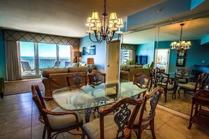 House, 3 Bedrooms, Ocean View, Beachfront | In-room dining