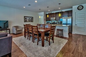 House, 4 Bedrooms, Sea Facing | In-room dining