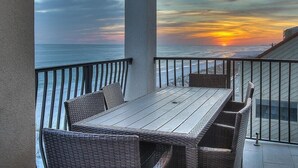 Nhà, 6 phòng ngủ, quang cảnh biển, sát bãi biển | Hiên
