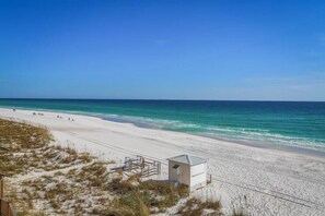 A beach with a lifeguard tower and a sandy shoreline. - Bella Beach 5 Bedroom Holiday Home by Five Star Properties (Miramar Beach)