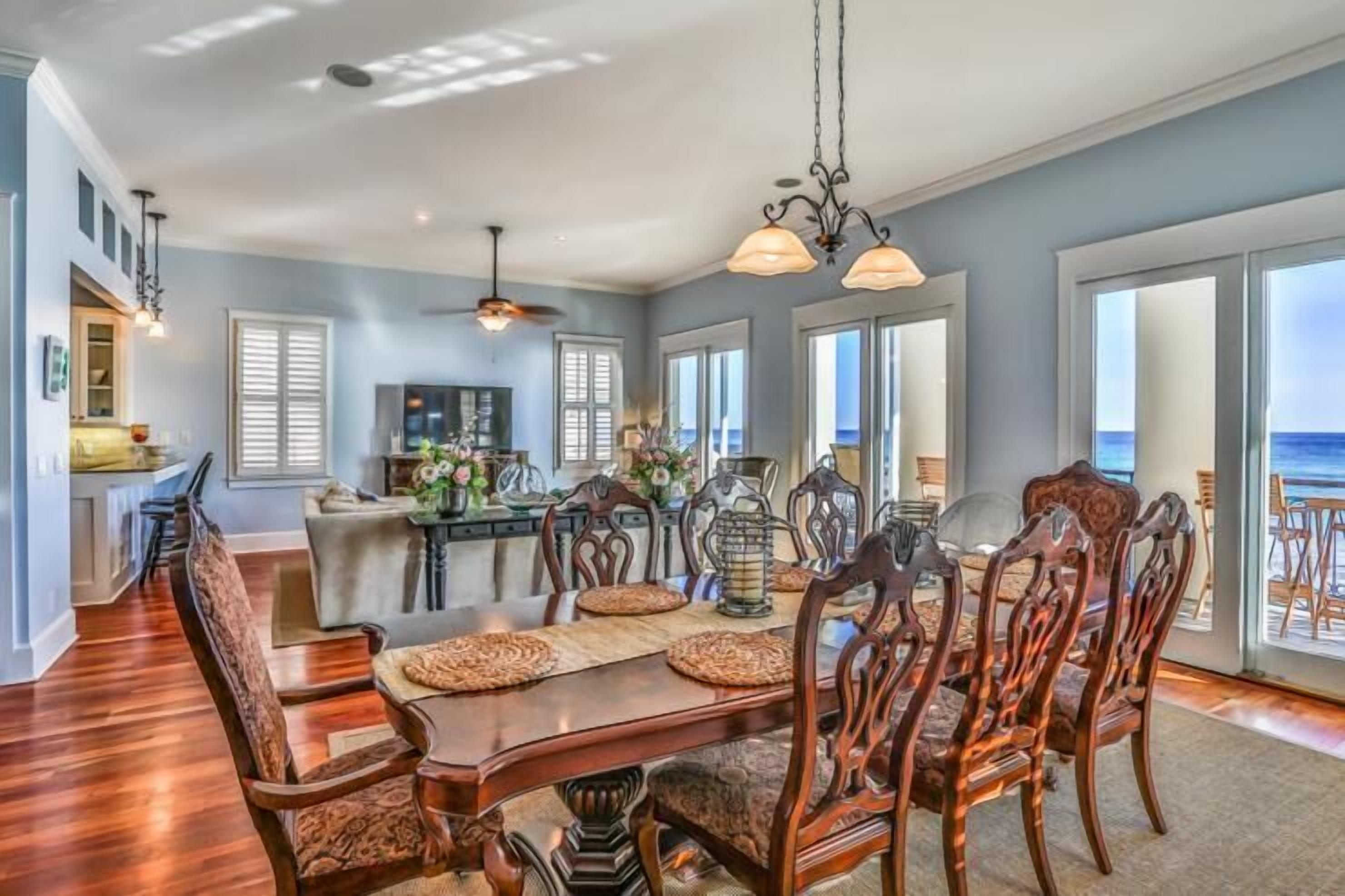 House, 5 Bedrooms, Ocean View, Beachfront | In-room dining