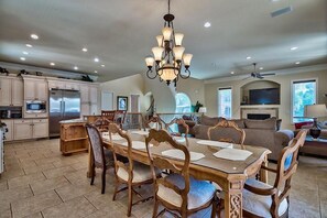 House, 5 Bedrooms, Ocean View, Sea Facing | In-room dining