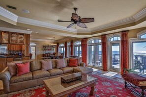 House, 4 Bedrooms, Ocean View, Beachfront | Living area