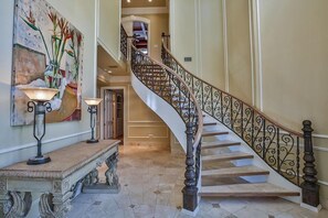 House, 4 Bedrooms, Ocean View, Beachfront | Staircase