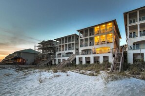 Casa, 5 habitaciones, vista al océano, frente al mar | Vista frontal de la propiedad
