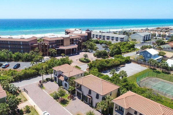 House, 5 Bedrooms, Sea Facing | Aerial view