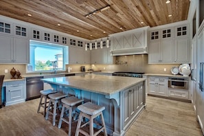 House, 6 Bedrooms, Ocean View, Sea Facing | Private kitchen | Fridge, microwave, coffee/tea maker