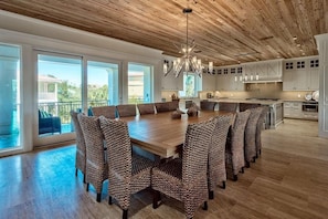 House, 6 Bedrooms, Ocean View, Sea Facing | In-room dining