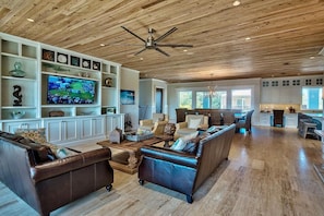House, 6 Bedrooms, Ocean View, Sea Facing | Living area