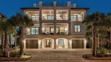 House, 6 Bedrooms, Ocean View, Sea Facing | Depan hartanah - siang/malam