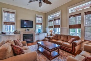 Living area - Bluejack Breeze 6 Bedroom Holiday Home by Five Star Properties (Santa Rosa Beach)