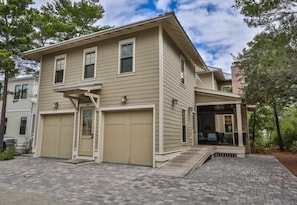 House, 6 Bedrooms, Sea Facing | Property grounds