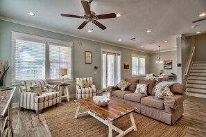 Casa, 4 habitaciones, mirando al mar | Zona de estar