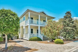 House, 5 Bedrooms, Sea Facing | Property grounds