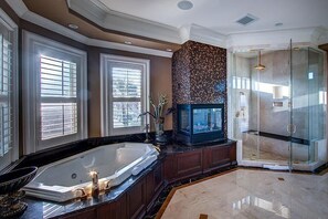 House, 6 Bedrooms, Ocean View, Beachfront | Bathroom | Shower, towels