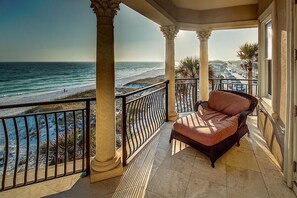 House, 6 Bedrooms, Ocean View, Beachfront | Balcony