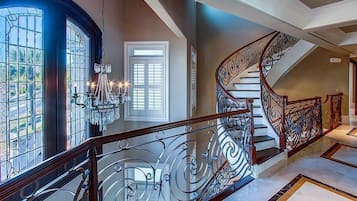 House, 6 Bedrooms, Ocean View, Beachfront | Staircase