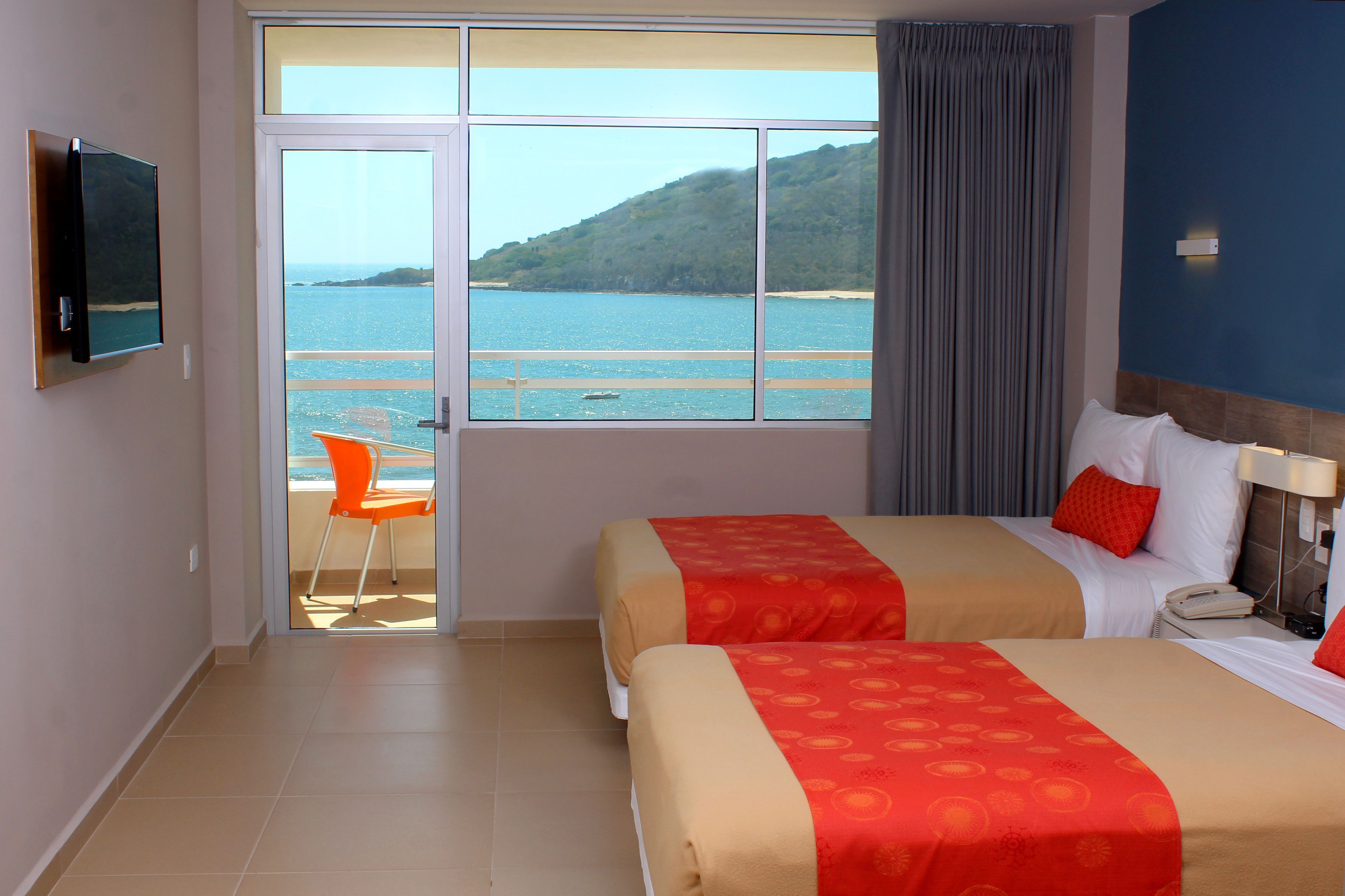 Safe på rommet, strykejern/-brett og barnesenger (inkludert)