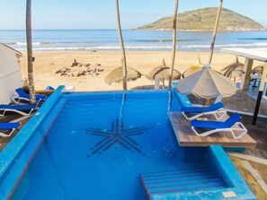 Outdoor pool, open 9:00 AM to 9:00 PM, pool umbrellas, sun loungers - Star Palace Hotel (Mazatlán)