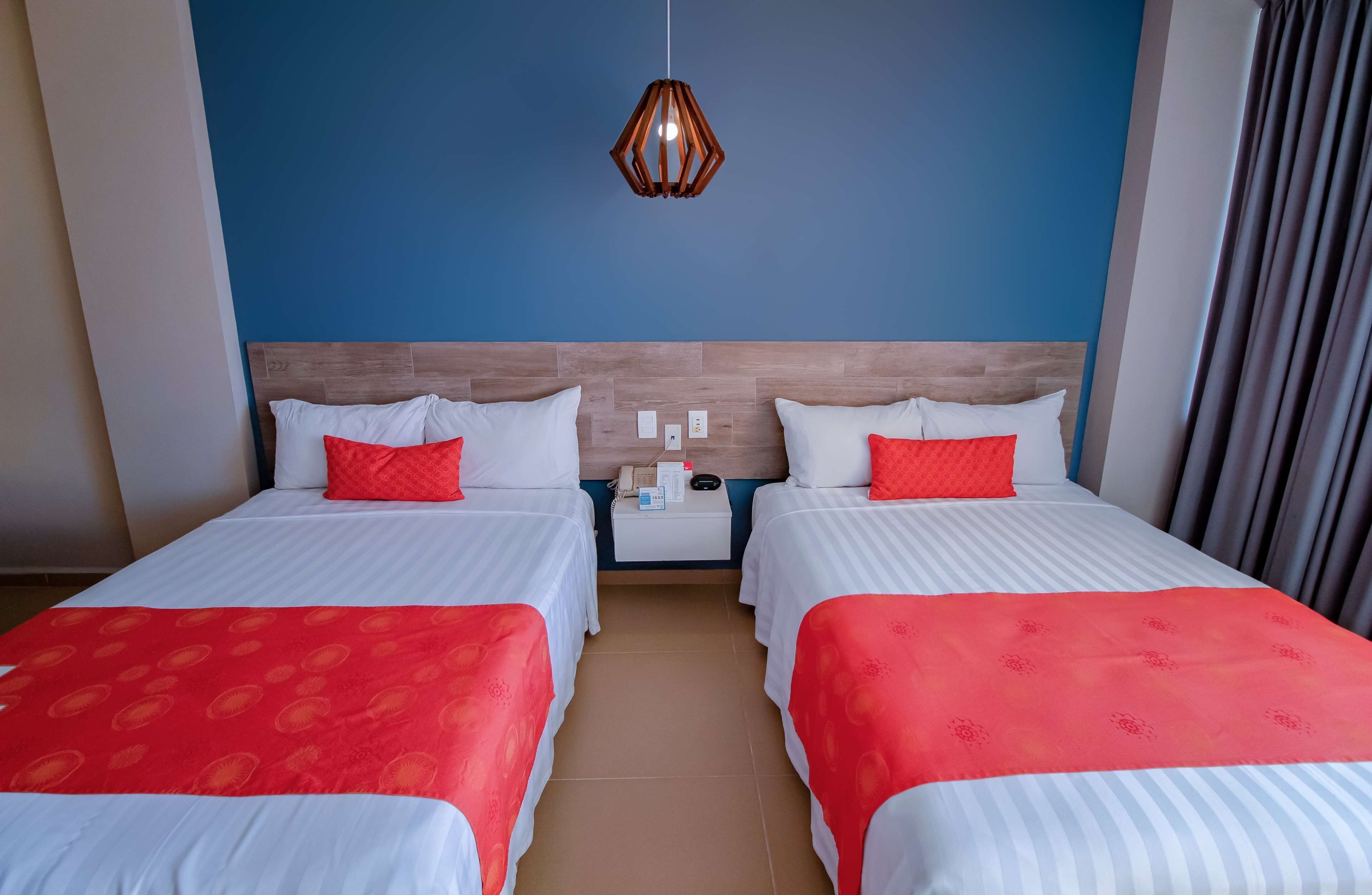 Safe på rommet, strykejern/-brett og barnesenger (inkludert)