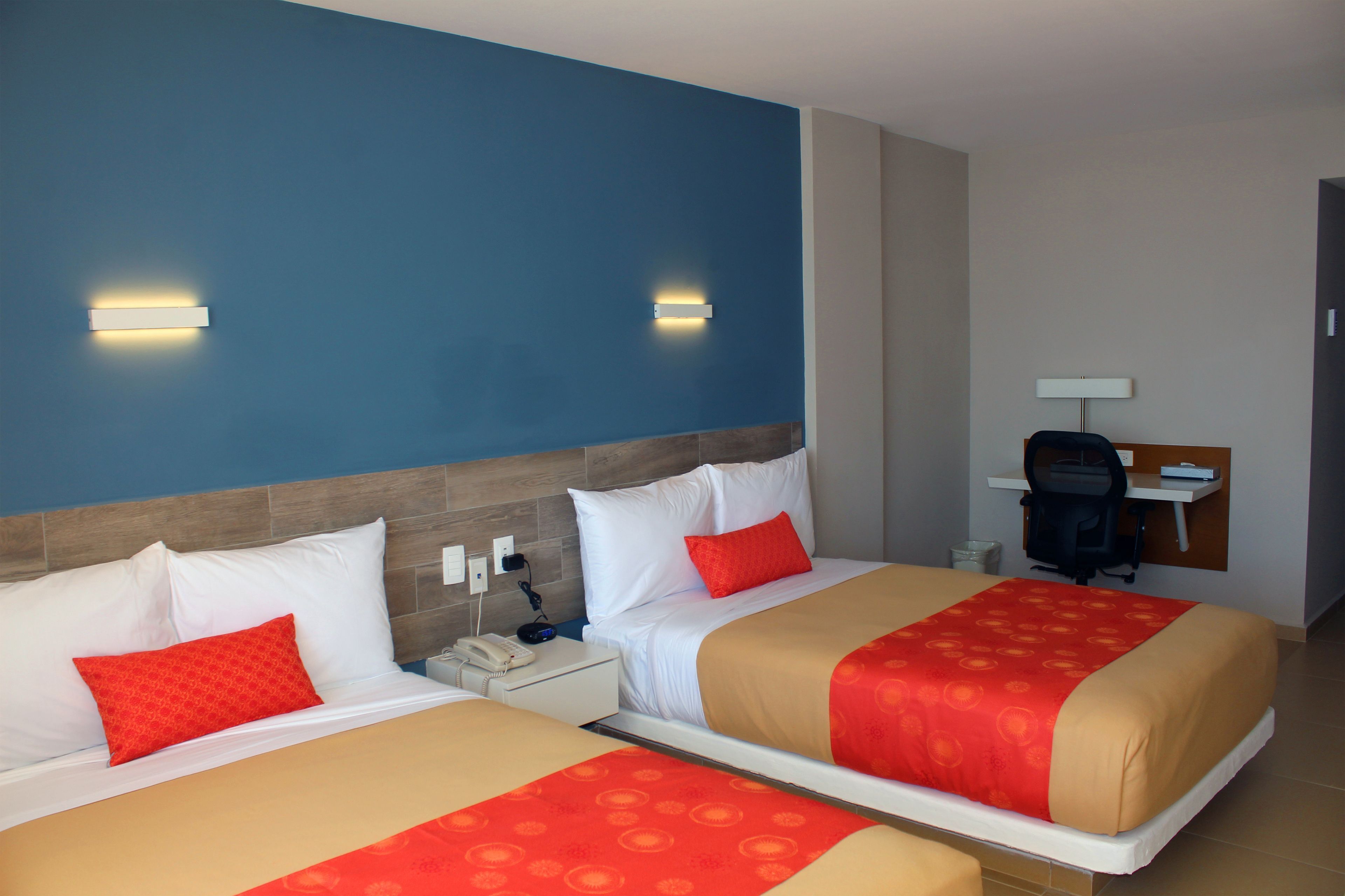 Safe på rommet, strykejern/-brett og barnesenger (inkludert)