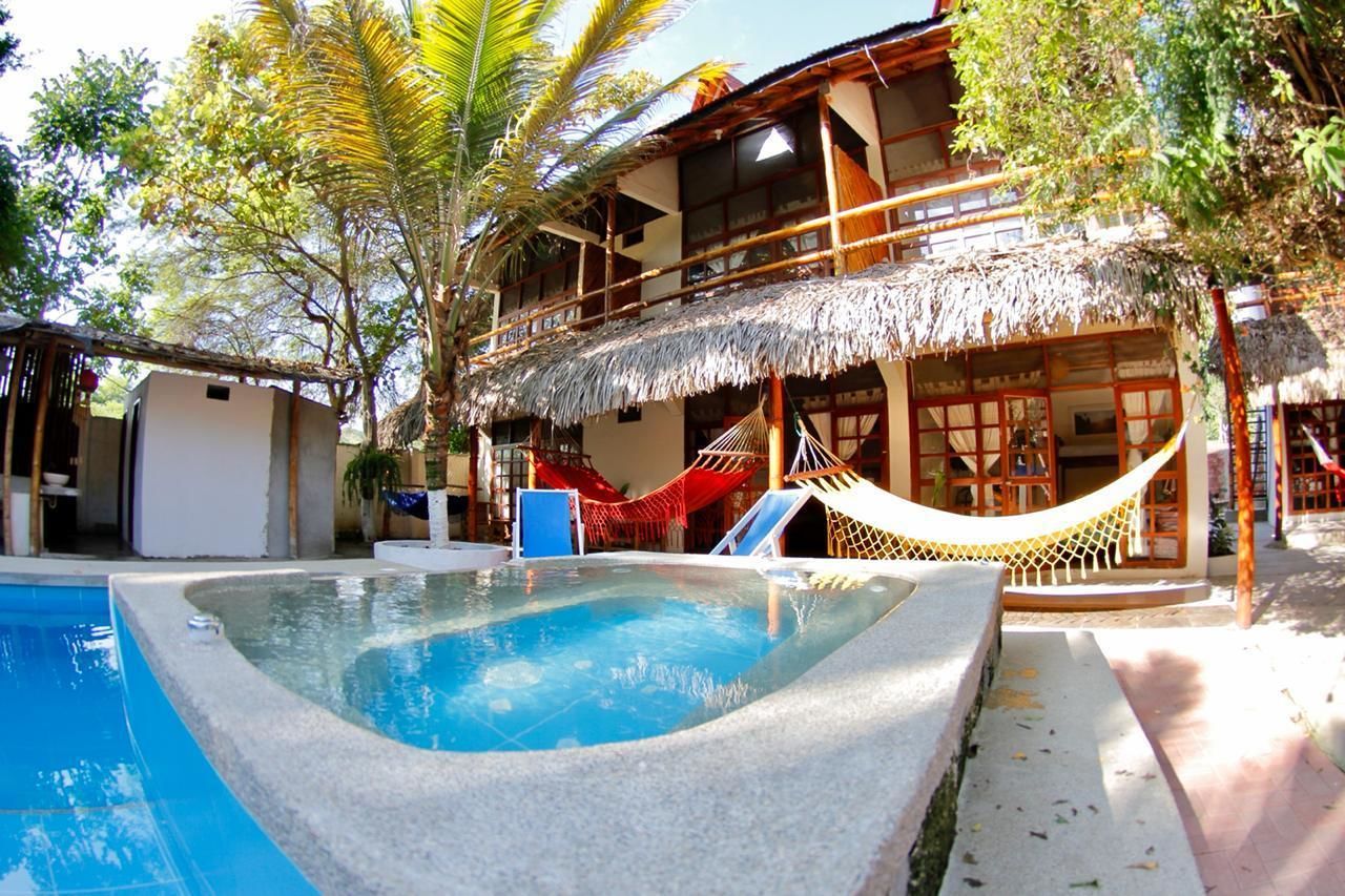 Habitació quàdruple | Sala d'estar | Televisor 