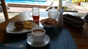 Free daily continental breakfast - Hotel Sumpa (Manglaralto)