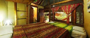 Triple Room | In-room safe, iron/ironing board, free WiFi - Hotel Sumpa (Manglaralto)