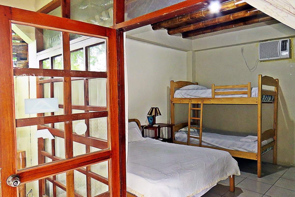 Triple Room | In-room safe, iron/ironing board (on request), WiFi (free)