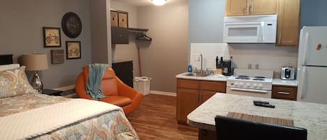 Luxury Room, 1 Queen Bed, Kitchen