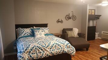 Luxury Room, 1 Queen Bed, Kitchen | Premium bedding, individually decorated, individually furnished