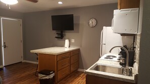 럭셔리룸, 퀸사이즈침대 1개, 주방 | 전용 주방 | 냉장고, 전자레인지, 커피/티 메이커, 조리 도구/접시/주방 기구