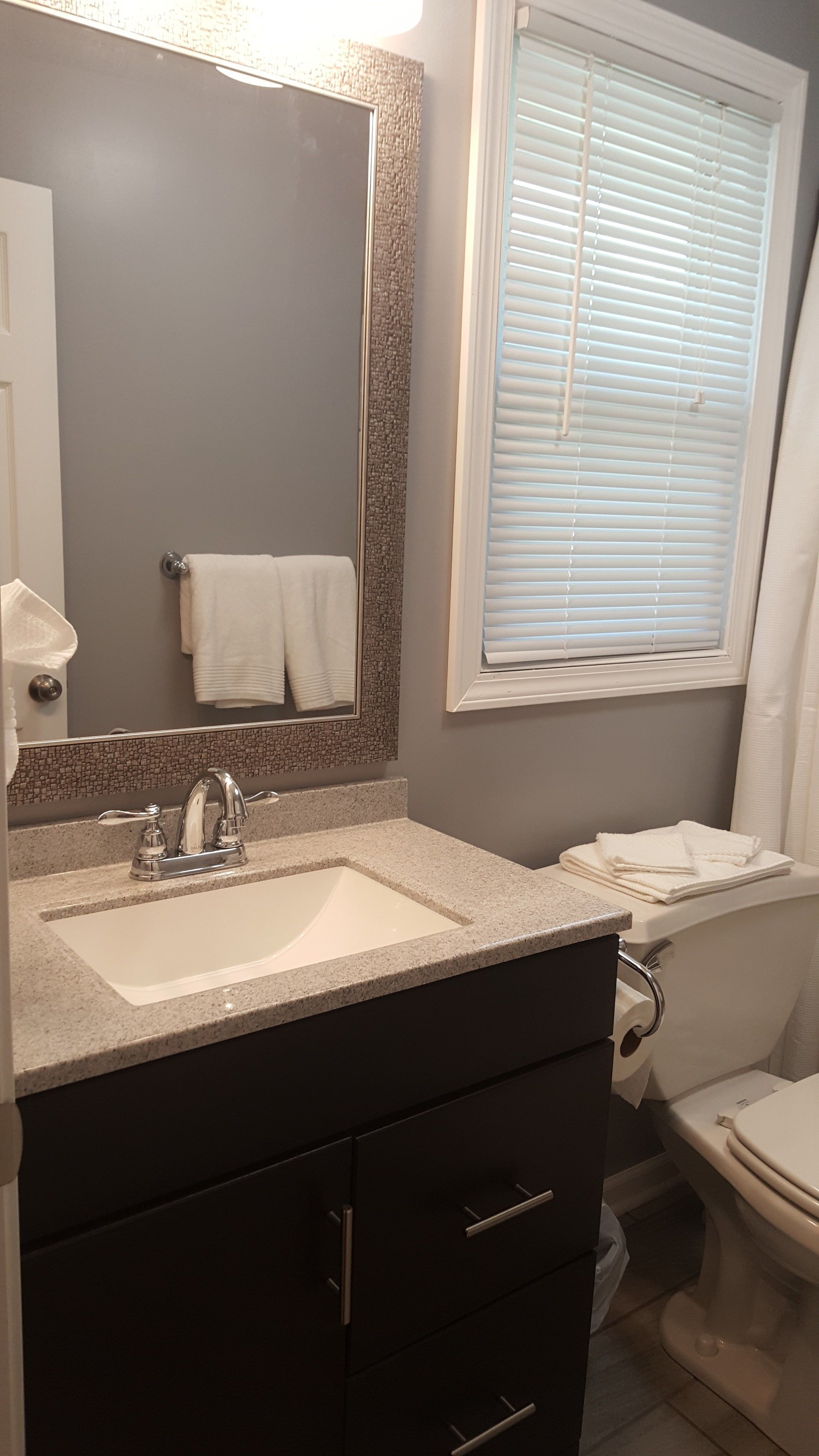 Luxury Room, 1 Queen Bed, Kitchen | Bathroom | Free toiletries, towels