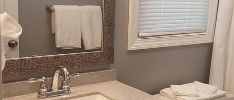Luxury Room, 1 Queen Bed, Kitchen | Bathroom