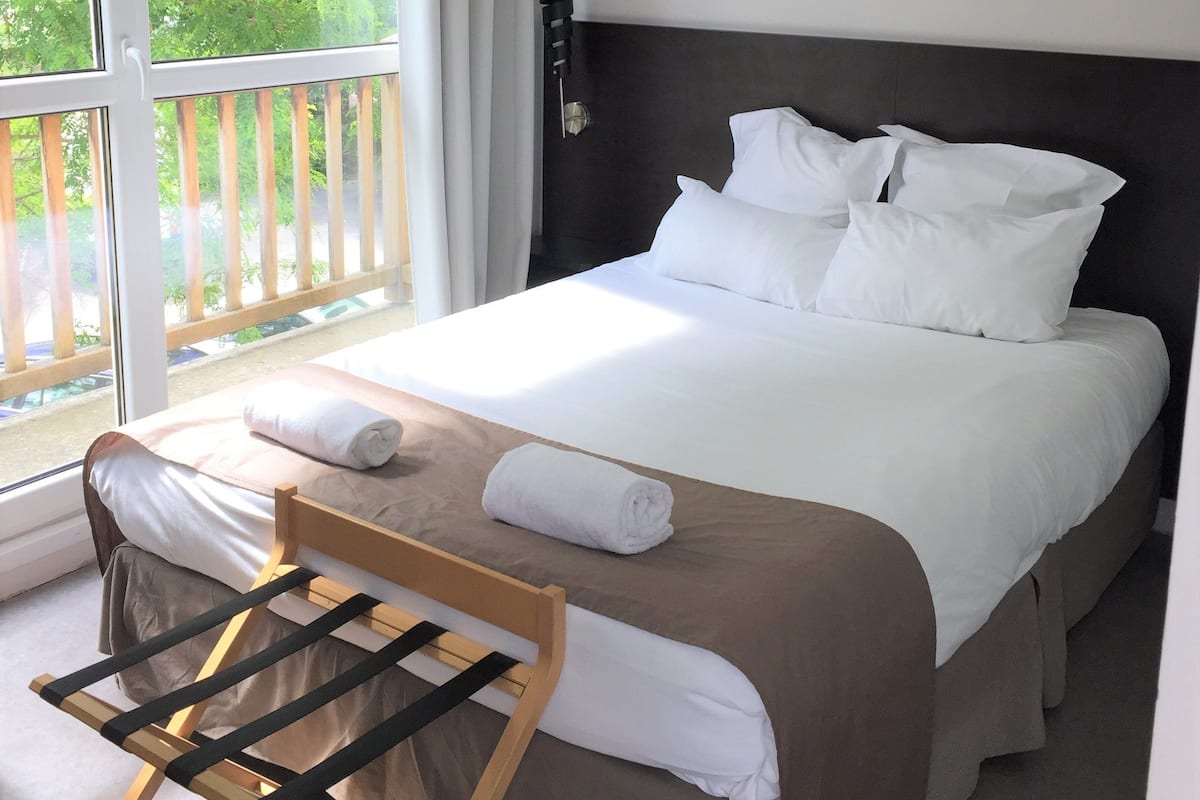 Studio (Grand lit) | Premium bedding, soundproofing, free cots/infant beds, free WiFi