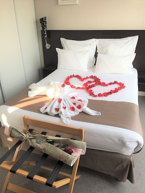 Studio (Grand lit) | Premium bedding, soundproofing, free cribs/infant beds, free WiFi