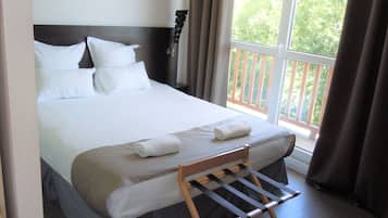 Studio (Grand lit) | Premium bedding, soundproofing, free cribs/infant beds, free WiFi