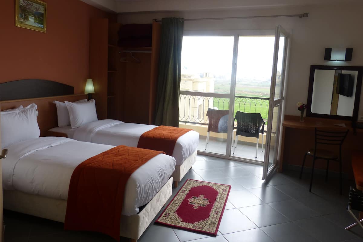Twin Room | In-room safe, desk, soundproofing, iron/ironing board