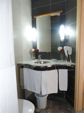 Twin Room | Bathroom - Hotel Arena Fes (Fes)