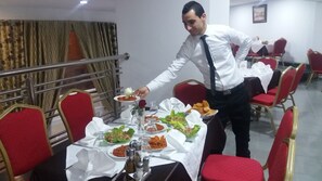 Café da manhã, almoço e jantar